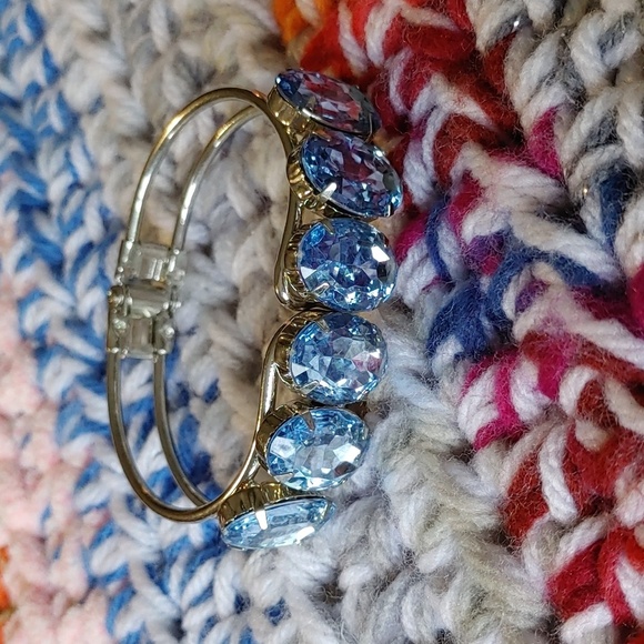 🇨🇦3 For $20🇨🇦WOMEN'S SILVER TONE FAUX AQUAMARINE HINGE BRACELET - Picture 5 of 8